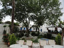Dunavis Taverne on the Chora square, Folegandros