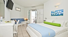 Yades Studios and Apartments